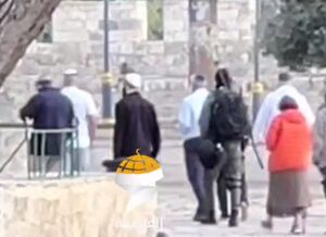 فیلم/ یورش شهرک‌نشینان صهیونیست به مسجد الاقصی