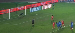 فیلم / مهار پنالتی فولاد توسط دروازه بان استقلال