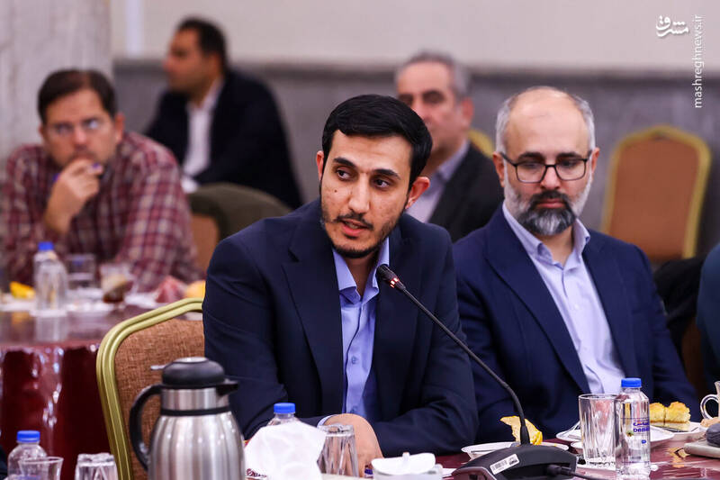 عکس / نشست صمیمانه قالیباف با مدیران رسانه‌های کشور 37