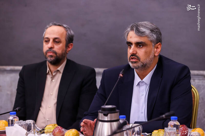 عکس / نشست صمیمانه قالیباف با مدیران رسانه‌های کشور 10