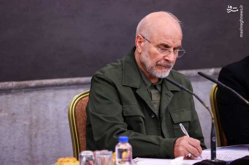 عکس / نشست صمیمانه قالیباف با مدیران رسانه‌های کشور 15