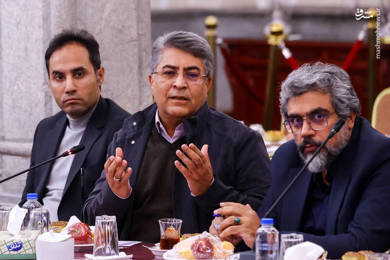 عکس / نشست صمیمانه قالیباف با مدیران رسانه‌های کشور 19