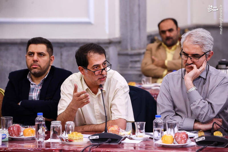 عکس / نشست صمیمانه قالیباف با مدیران رسانه‌های کشور 11