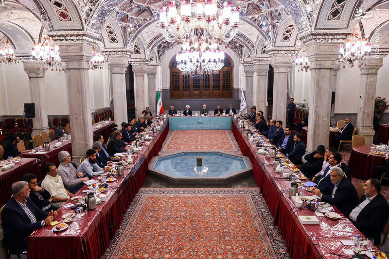 عکس / نشست صمیمانه قالیباف با مدیران رسانه‌های کشور 50