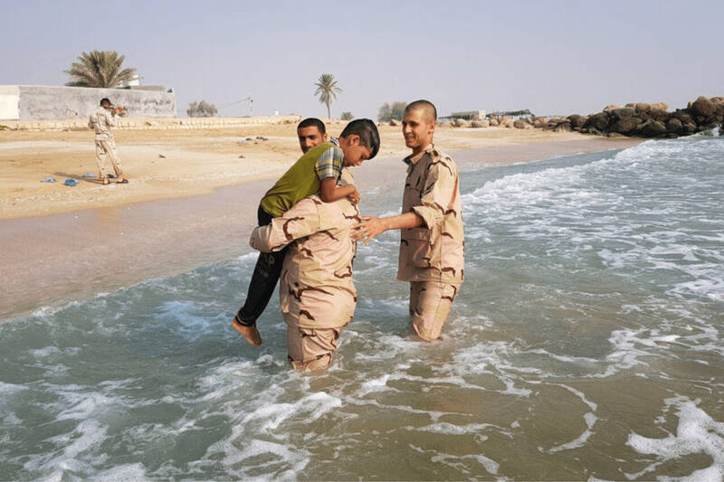 مرزبانان بندرعباس ۴ نفر را از غرق شدن نجات دادند