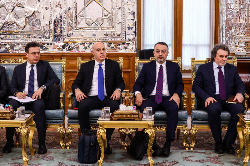 عکس / دیدار وزیر امور خارجه ترکیه با قالیباف 16