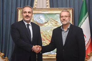 عکس / دیدار وزیر خارجه ترکیه با لاریجانی