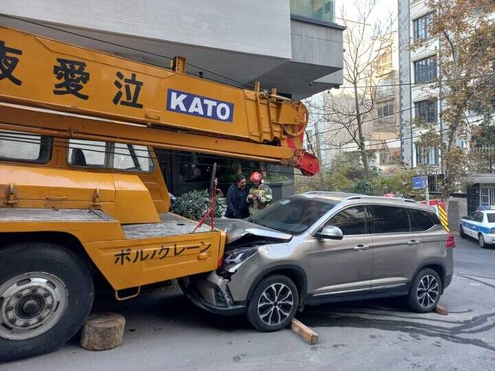 مرگ اپراتور جرثقیل در حادثه شریعتی؛ حرکت ناگهانی جرثقیل فاجعه آفرید