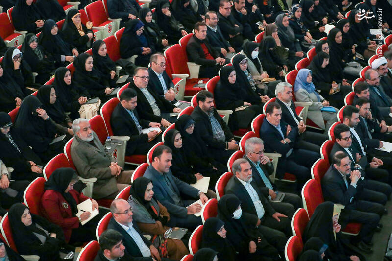 عکس / حضور پزشکیان در اجلاسیه بین‌المللی خانواده آینده پیوندهای پایدار 17