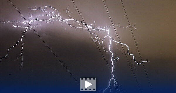 تصاویری از رعد و برق شدید در آسمان تهران