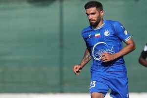 جلسه با مدیرعامل برای تعیین تکلیف مدافع جنجالی استقلال