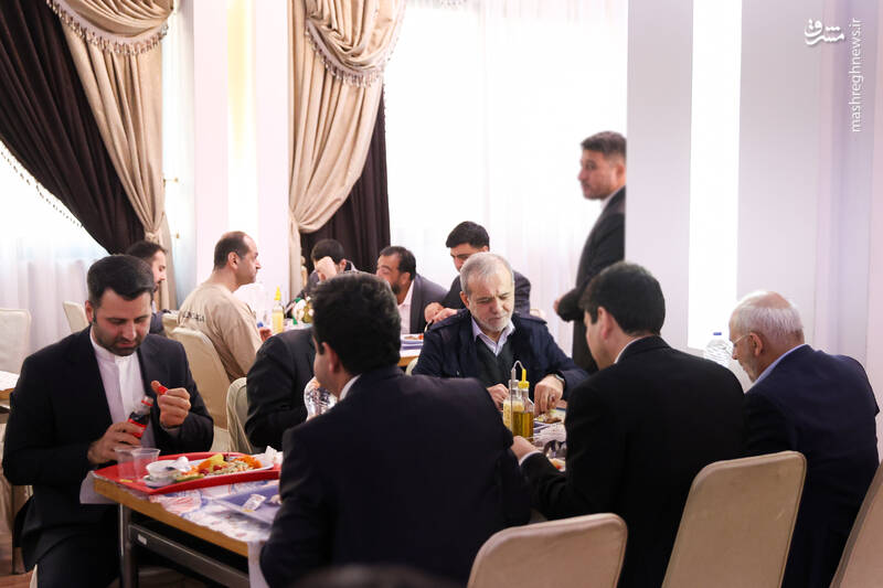 عکس / حضور پزشکیان در ناهارخوری کارکنان نهاد ریاست‌جمهوری 3