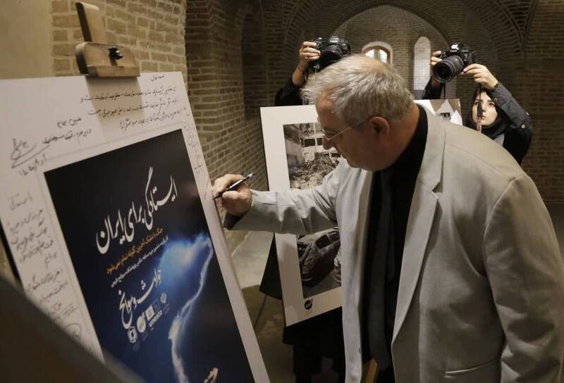 بازدید نمایندگان سازمان‌های بین‌المللی از نمایشگاه جنگ 12 روزه 2