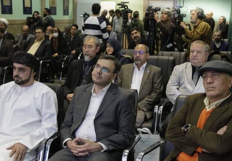 بازدید نمایندگان سازمان‌های بین‌المللی از نمایشگاه جنگ 12 روزه 4