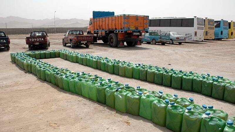 فیلم/ قاچاق سوخت به مناطق مرزی با کارت‌های سوخت!