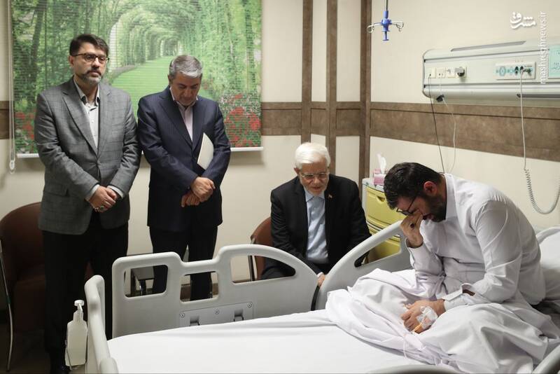 عکس / عیادت عارف از سقاب اصفهانی 2