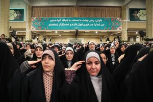 عکس/ سلام نظامی دختران ایران در دیدار با رهبر انقلاب