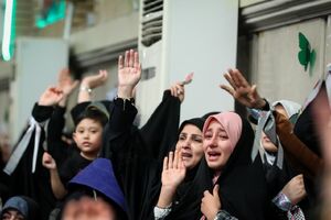 تصوری از اشک شوق مواجهه فطرتِ پاک با اولیای الهی