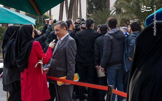 اعضای هیأت دولت در جمع خبرنگاران