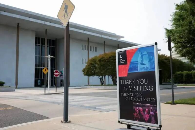 فيفا،كندي،سنتر،مركز،مراسم،دلار،اجاره،سالن،قرارداد،جام،گرنل،پ ...