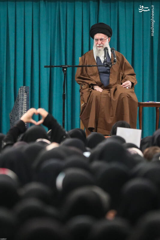 عکس / دیدار هزاران نفر از زنان و دختران با رهبر انقلاب 39