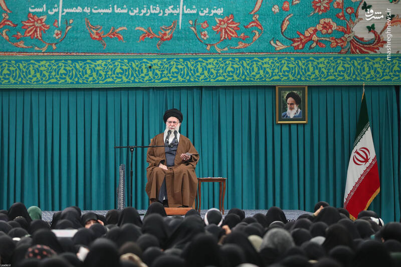 عکس / دیدار هزاران نفر از زنان و دختران با رهبر انقلاب 10