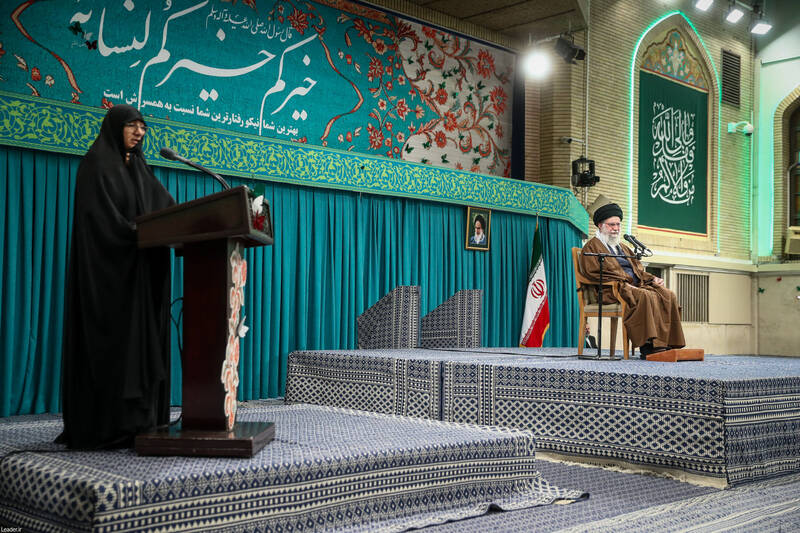  همسر شهید رشید: تا آمدن مژده ظهور امام(عج) خواهیم ایستاد