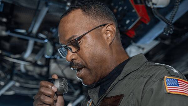 اعتراض فرمانده آمریکایی به حملات کارائیب، باعث برکناری او شد