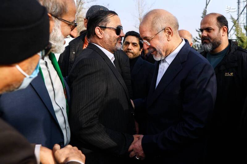 عکس / حضور رئیس مجلس در گلزار شهدای طرقبه 8