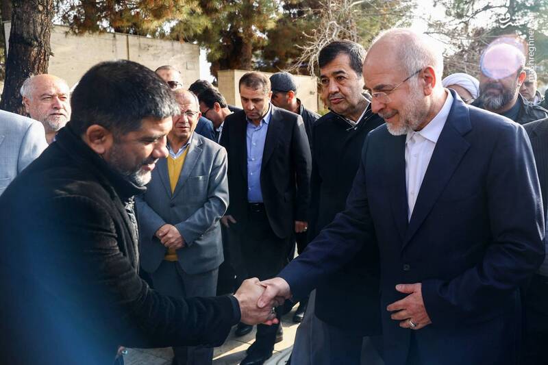 عکس / حضور رئیس مجلس در گلزار شهدای طرقبه 2