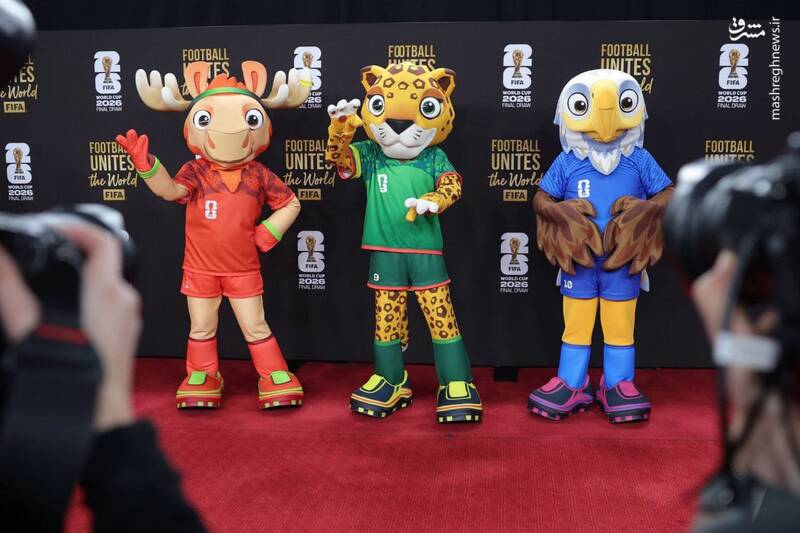 عکس/  نمادهای جام جهانی ۲۰۲۶ روی فرش قرمز مراسم قرعه‌کشی