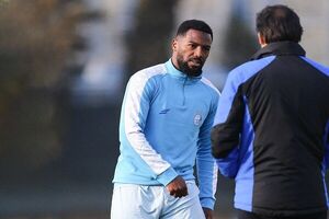 مدافع جنجالی استقلال بخشیده شد / نازون به تمرینات بازگشت