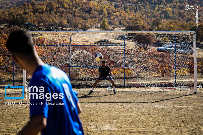 عکس / فوتبال زیر سایه درختان بلوط 19