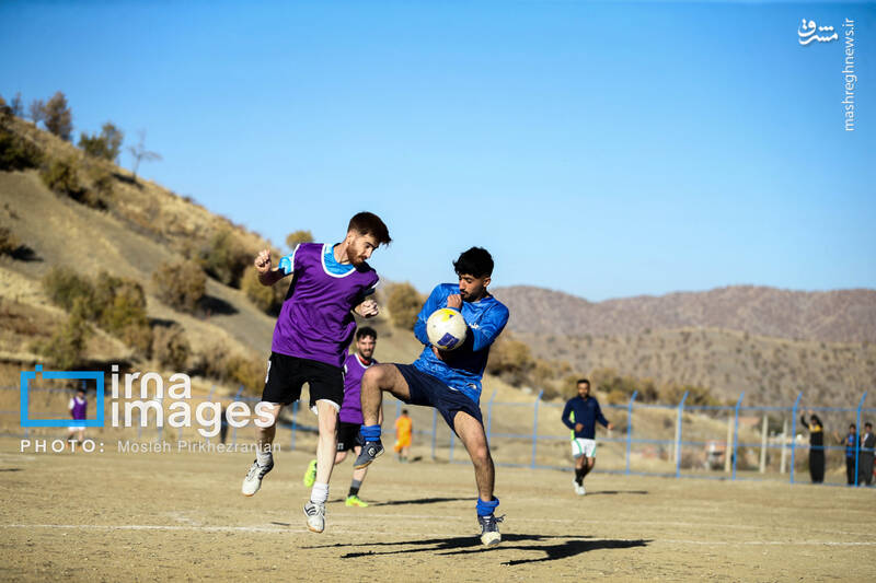 عکس / فوتبال زیر سایه درختان بلوط 15
