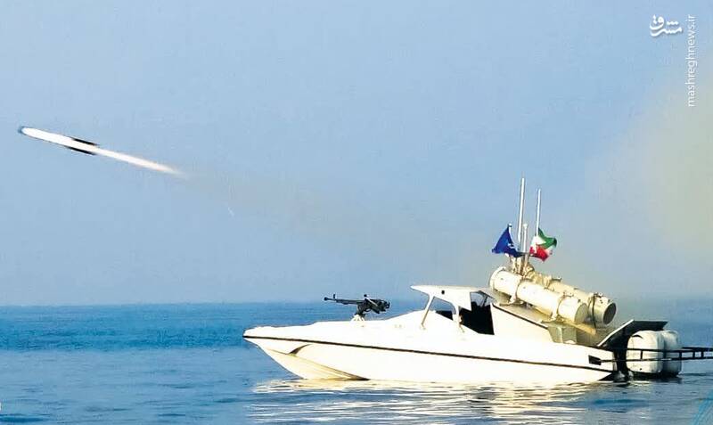 عکس/ رزمایش بزرگ نیروی دریایی سپاه در آبهای خلیج فارس