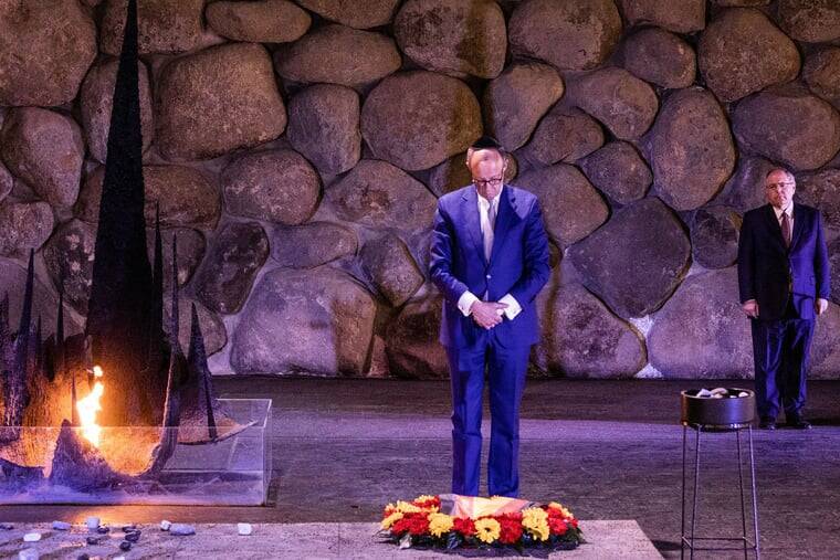 نقش پیوند ارگانیک اپستین و موساد در هدایت «سیاست» غربی/ وقتی قاچاق دختران نوجوان و صادرات نظامی اسراییل در هم می آمیزد +تصاویر