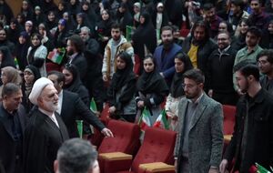 فیلم / لحظه ورود اژه‌ای در جمع دانشجویان زنجانی