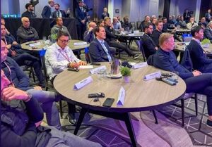 عکس / حضور قلعه‌نویی در سمینار فیفا برای جام جهانی