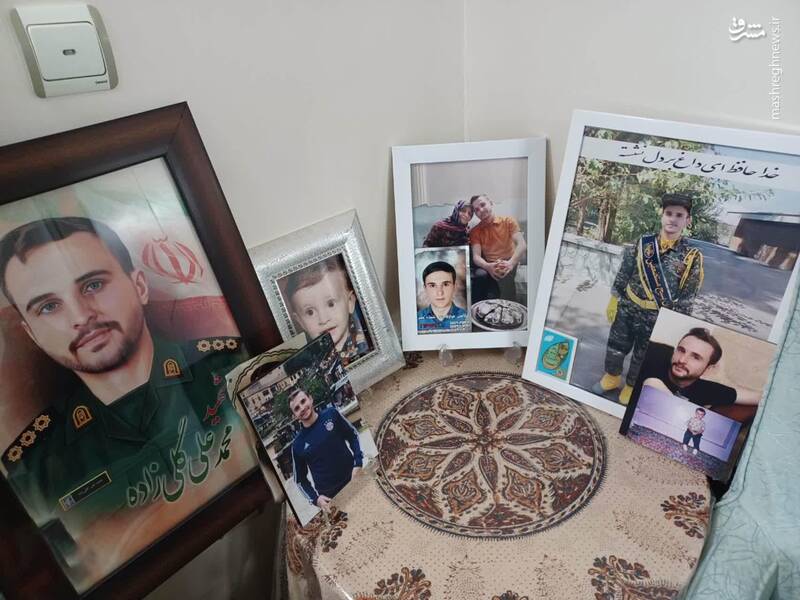 پرچمی برافراشته در میان مردم بود