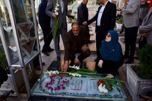 حضور سخنگوی دولت بر مزار حاج قاسم