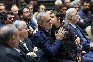 عکس / حضور پزشکیان در مراسم ختم خانواده سقاب اصفهانی