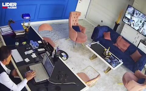 لحظه وقوع زلزله‌ در آنتالیا ترکیه