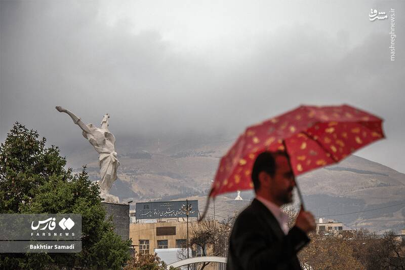 عکس/ چتر باران بر سر مردم در کردستان