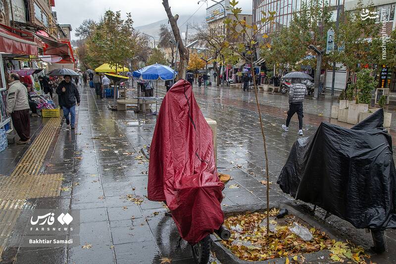 عکس/ چتر باران بر سر مردم در کردستان