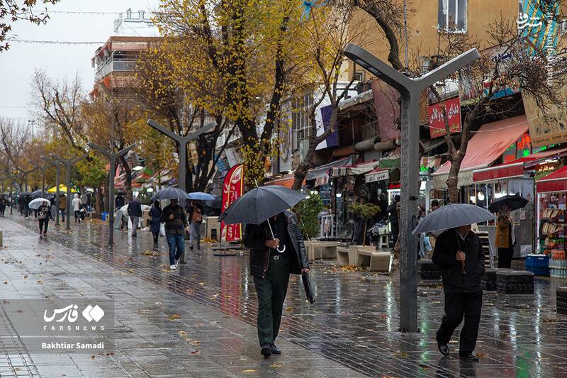 عکس/ چتر باران بر سر مردم در کردستان