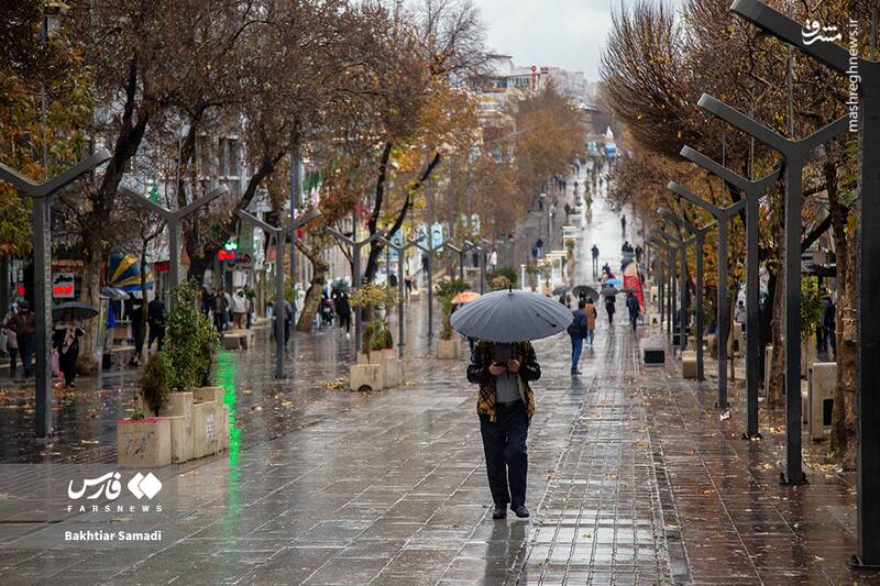 عکس/ چتر باران بر سر مردم در کردستان