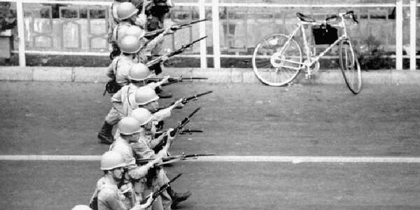 گلبهخودی رضا پهلوی در روز دانشجو+ عکس