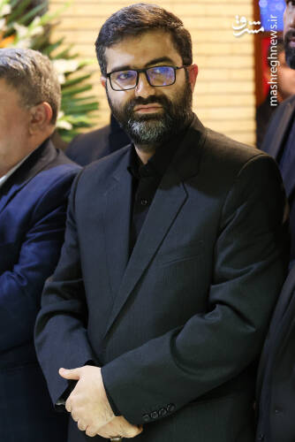 عکس / حضور پزشکیان در مراسم ختم خانواده سقاب اصفهانی 2