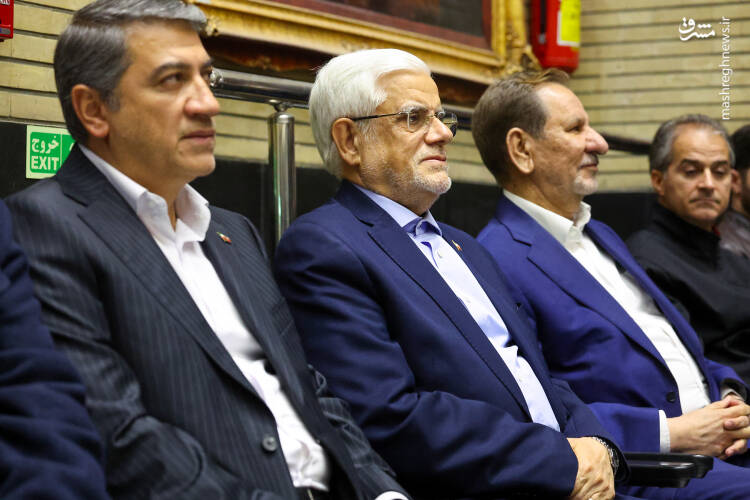 عکس / حضور پزشکیان در مراسم ختم خانواده سقاب اصفهانی 17