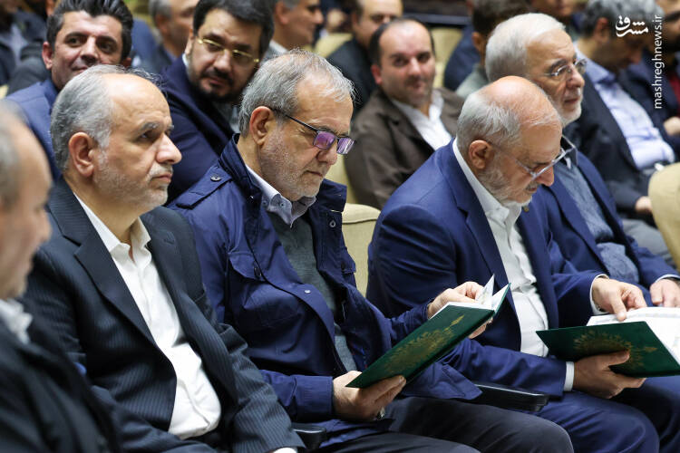 عکس / حضور پزشکیان در مراسم ختم خانواده سقاب اصفهانی 4